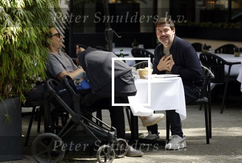 Amsterdam 21 mei 2025
Ruben Nicolai met een vriend op etrras bij de italiaan in Amsterdam zuid.