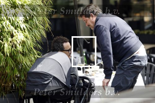Amsterdam 21 mei 2025
Ruben Nicolai met een vriend op etrras bij de italiaan in Amsterdam zuid.