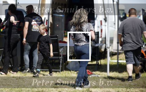Maria Hoop 10 mei 2025
Sieneke met haar nieuwe vriend Barry Maessen en haar zoontje Dani bij autospeedway wedstrijden in Maria Hoop .