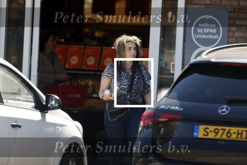 Nijmegen 10 mei 2025
Sieneke doet boodschappen .