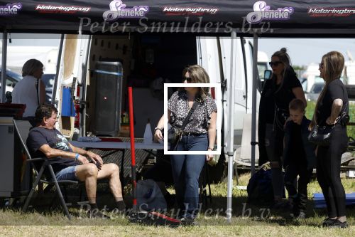 Maria Hoop 10 mei 2025
Sieneke met haar nieuwe vriend Barry Maessen en haar zoontje Dani bij autospeedway wedstrijden in Maria Hoop .