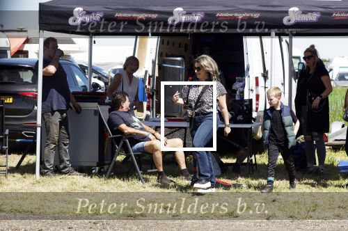 Maria Hoop 10 mei 2025
Sieneke met haar nieuwe vriend Barry Maessen en haar zoontje Dani bij autospeedway wedstrijden in Maria Hoop .