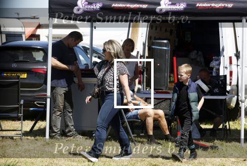 Maria Hoop 10 mei 2025
Sieneke met haar nieuwe vriend Barry Maessen en haar zoontje Dani bij autospeedway wedstrijden in Maria Hoop .