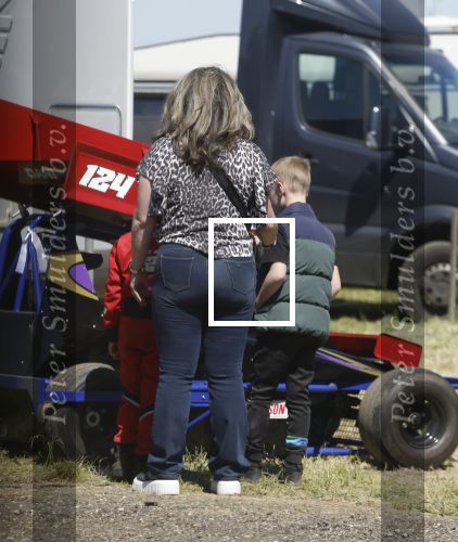 Maria Hoop 10 mei 2025
Sieneke met haar nieuwe vriend Barry Maessen en haar zoontje Dani bij autospeedway wedstrijden in Maria Hoop .