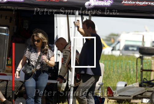 Maria Hoop 10 mei 2025
Sieneke met haar nieuwe vriend Barry Maessen en haar zoontje Dani bij autospeedway wedstrijden in Maria Hoop .