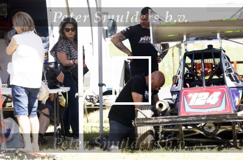 Maria Hoop 10 mei 2025
Sieneke met haar nieuwe vriend Barry Maessen en haar zoontje Dani bij autospeedway wedstrijden in Maria Hoop .