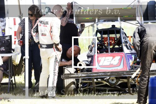 Maria Hoop 10 mei 2025
Sieneke met haar nieuwe vriend Barry Maessen en haar zoontje Dani bij autospeedway wedstrijden in Maria Hoop .