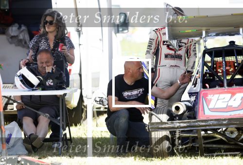 Maria Hoop 10 mei 2025
Sieneke met haar nieuwe vriend Barry Maessen en haar zoontje Dani bij autospeedway wedstrijden in Maria Hoop .