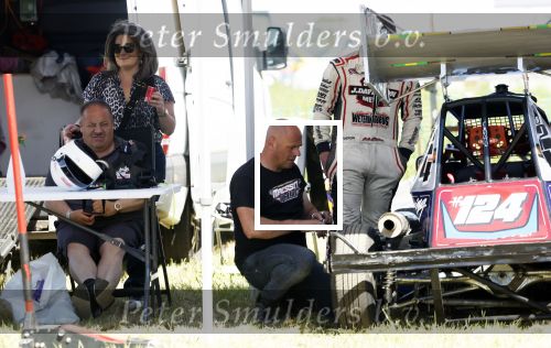 Maria Hoop 10 mei 2025
Sieneke met haar nieuwe vriend Barry Maessen en haar zoontje Dani bij autospeedway wedstrijden in Maria Hoop .