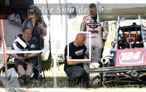Maria Hoop 10 mei 2025
Sieneke met haar nieuwe vriend Barry Maessen en haar zoontje Dani bij autospeedway wedstrijden in Maria Hoop .