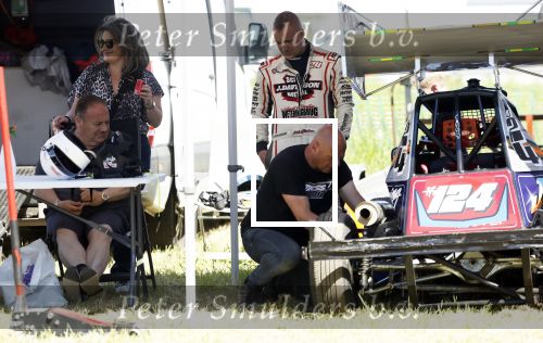 Maria Hoop 10 mei 2025
Sieneke met haar nieuwe vriend Barry Maessen en haar zoontje Dani bij autospeedway wedstrijden in Maria Hoop .