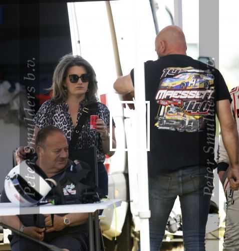 Maria Hoop 10 mei 2025
Sieneke met haar nieuwe vriend Barry Maessen en haar zoontje Dani bij autospeedway wedstrijden in Maria Hoop .