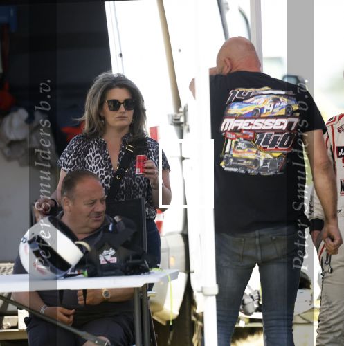Maria Hoop 10 mei 2025
Sieneke met haar nieuwe vriend Barry Maessen en haar zoontje Dani bij autospeedway wedstrijden in Maria Hoop .