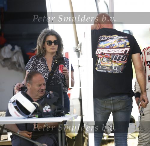 Maria Hoop 10 mei 2025
Sieneke met haar nieuwe vriend Barry Maessen en haar zoontje Dani bij autospeedway wedstrijden in Maria Hoop .