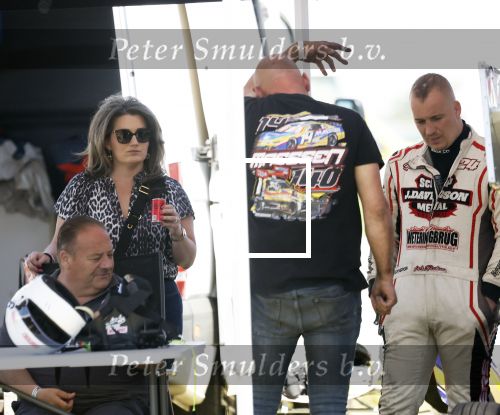 Maria Hoop 10 mei 2025
Sieneke met haar nieuwe vriend Barry Maessen en haar zoontje Dani bij autospeedway wedstrijden in Maria Hoop .