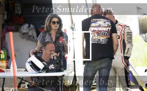 Maria Hoop 10 mei 2025
Sieneke met haar nieuwe vriend Barry Maessen en haar zoontje Dani bij autospeedway wedstrijden in Maria Hoop .