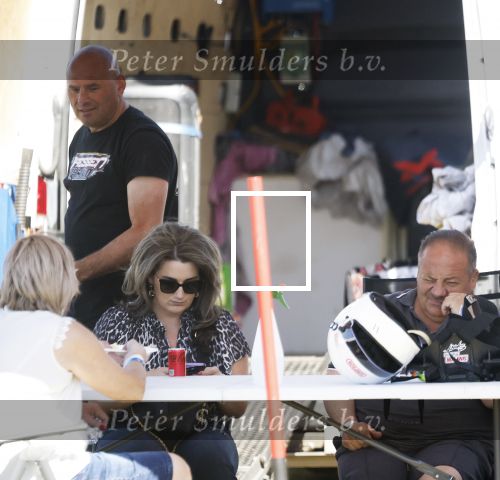 Maria Hoop 10 mei 2025
Sieneke met haar nieuwe vriend Barry Maessen en haar zoontje Dani bij autospeedway wedstrijden in Maria Hoop .