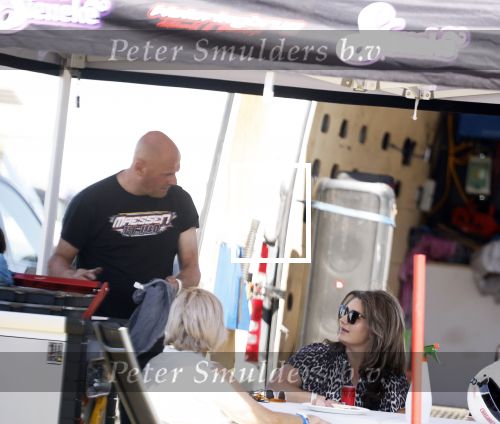 Maria Hoop 10 mei 2025
Sieneke met haar nieuwe vriend Barry Maessen en haar zoontje Dani bij autospeedway wedstrijden in Maria Hoop .