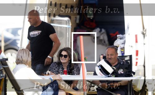 Maria Hoop 10 mei 2025
Sieneke met haar nieuwe vriend Barry Maessen en haar zoontje Dani bij autospeedway wedstrijden in Maria Hoop .