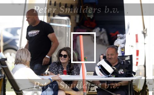 Maria Hoop 10 mei 2025
Sieneke met haar nieuwe vriend Barry Maessen en haar zoontje Dani bij autospeedway wedstrijden in Maria Hoop .