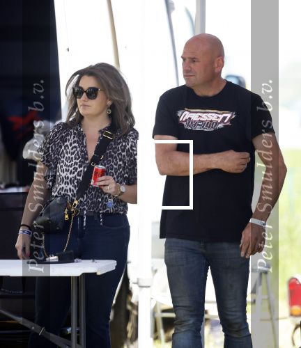 Maria Hoop 10 mei 2025
Sieneke met haar nieuwe vriend Barry Maessen en haar zoontje Dani bij autospeedway wedstrijden in Maria Hoop .