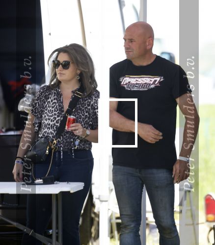 Maria Hoop 10 mei 2025
Sieneke met haar nieuwe vriend Barry Maessen en haar zoontje Dani bij autospeedway wedstrijden in Maria Hoop .