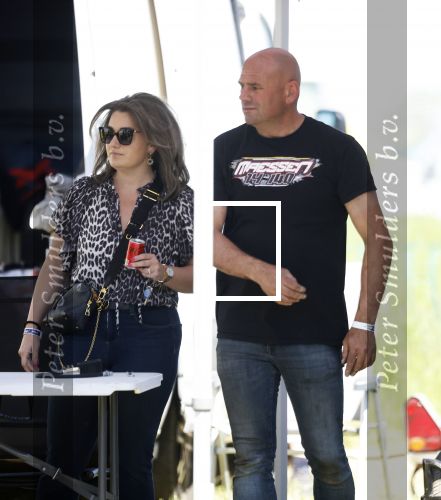 Maria Hoop 10 mei 2025
Sieneke met haar nieuwe vriend Barry Maessen en haar zoontje Dani bij autospeedway wedstrijden in Maria Hoop .