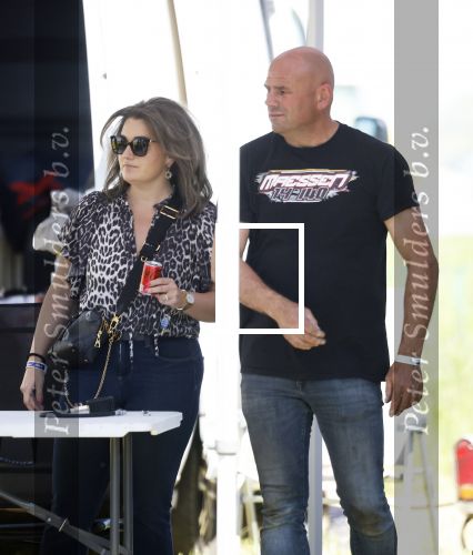 Maria Hoop 10 mei 2025
Sieneke met haar nieuwe vriend Barry Maessen en haar zoontje Dani bij autospeedway wedstrijden in Maria Hoop .