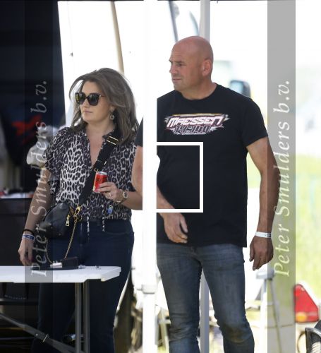 Maria Hoop 10 mei 2025
Sieneke met haar nieuwe vriend Barry Maessen en haar zoontje Dani bij autospeedway wedstrijden in Maria Hoop .