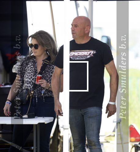 Maria Hoop 10 mei 2025
Sieneke met haar nieuwe vriend Barry Maessen en haar zoontje Dani bij autospeedway wedstrijden in Maria Hoop .