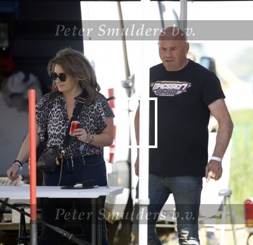 Maria Hoop 10 mei 2025
Sieneke met haar nieuwe vriend Barry Maessen en haar zoontje Dani bij autospeedway wedstrijden in Maria Hoop .