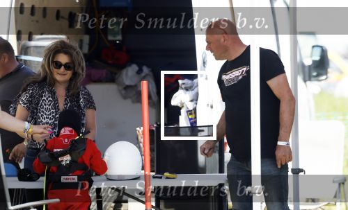 Maria Hoop 10 mei 2025
Sieneke met haar nieuwe vriend Barry Maessen en haar zoontje Dani bij autospeedway wedstrijden in Maria Hoop .