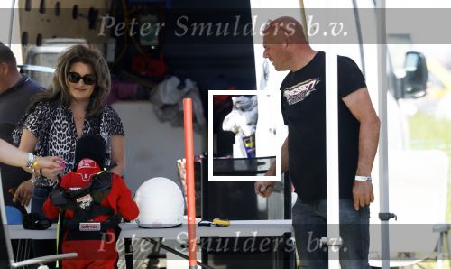 Maria Hoop 10 mei 2025
Sieneke met haar nieuwe vriend Barry Maessen en haar zoontje Dani bij autospeedway wedstrijden in Maria Hoop .