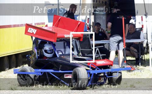 Maria Hoop 10 mei 2025
Sieneke met haar nieuwe vriend Barry Maessen en haar zoontje Dani bij autospeedway wedstrijden in Maria Hoop .