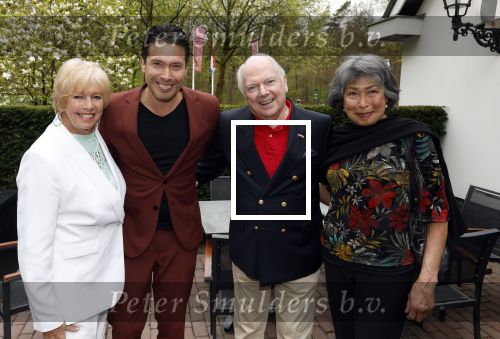 Renkum 21 april 2025
Ronnie Tober 80 jaar . Hij geeft feest in restaurant Campman in Renkum . Zijn partner Jan Jochems is natuurlijk aanwezig . Sjors v d Panne met zijn. moeder Ronnie Tober en Ria Valk