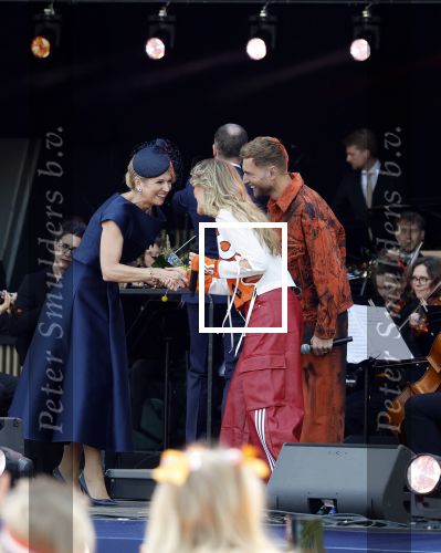 Doetinchem 26 april 2025
Koningsdag 2025 in Doetinchem . Aanwezige leden van de koninklijke familie Koning Willem Alexander Koningin Maxima Prinses Amalia Prinses Alexia Prins Constantijn Prinses Laurentien Prins Maurits Prinses Marilene Prins Pieter Christiaan Prinses Anita Prins Floris Prinses Aimee Prins Bernhard en Prinses Annette . Er was veel beveiliging aanwezig. Suzan en Freek traden op . Later kwam Snelle daarbij .