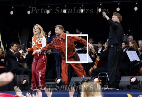 Doetinchem 26 april 2025
Koningsdag 2025 in Doetinchem . Aanwezige leden van de koninklijke familie Koning Willem Alexander Koningin Maxima Prinses Amalia Prinses Alexia Prins Constantijn Prinses Laurentien Prins Maurits Prinses Marilene Prins Pieter Christiaan Prinses Anita Prins Floris Prinses Aimee Prins Bernhard en Prinses Annette . Er was veel beveiliging aanwezig. Suzan en Freek traden op . Later kwam Snelle daarbij .