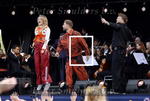 Doetinchem 26 april 2025
Koningsdag 2025 in Doetinchem . Aanwezige leden van de koninklijke familie Koning Willem Alexander Koningin Maxima Prinses Amalia Prinses Alexia Prins Constantijn Prinses Laurentien Prins Maurits Prinses Marilene Prins Pieter Christiaan Prinses Anita Prins Floris Prinses Aimee Prins Bernhard en Prinses Annette . Er was veel beveiliging aanwezig. Suzan en Freek traden op . Later kwam Snelle daarbij .
