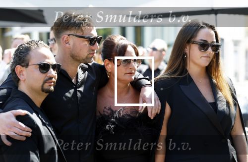 Zwolle 1 mei 2025
Herdenkingsdienst Jonnie Boer bij de Librije . Therese Boer Jimmie Boer en Isabelle Boer en links chefkok Nelson Tanate