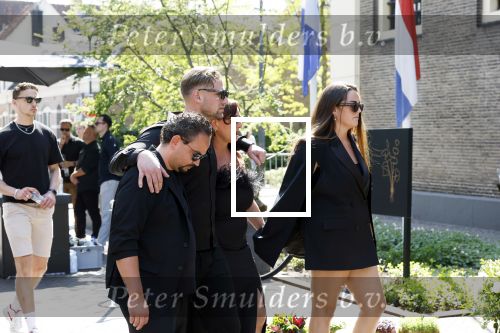 Zwolle 1 mei 2025
Herdenkingsdienst Jonnie Boer bij de Librije . Therese Boer Jimmie Boer en Isabelle Boer en links chefkok Nelson Tanate