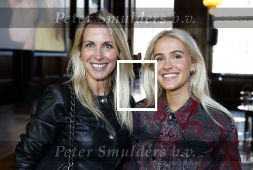 Amsterdam 8 mei 2025
Premiere dochters tijdens het event van friends of the brands in hotel the Grand . Vivian Reys kwam met dochter Day Ewbank