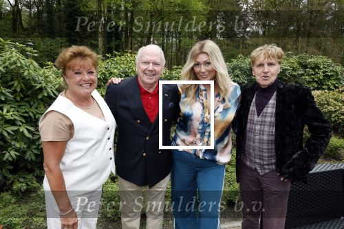 Renkum 21 april 2025
Ronnie Tober 80 jaar . Hij geeft feest in restaurant Campman in Renkum . Zijn partner Jan Jochems is natuurlijk aanwezig . Willeke D Estell Ronnie Tober Belinda Kinnaer en Jacques Herb