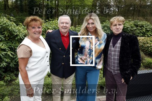 Renkum 21 april 2025
Ronnie Tober 80 jaar . Hij geeft feest in restaurant Campman in Renkum . Zijn partner Jan Jochems is natuurlijk aanwezig . Willeke D Estell Ronnie Tober Belinda Kinnaer en Jacques Herb