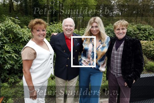 Renkum 21 april 2025
Ronnie Tober 80 jaar . Hij geeft feest in restaurant Campman in Renkum . Zijn partner Jan Jochems is natuurlijk aanwezig . Willeke D Estell Ronnie Tober Belinda Kinnaer en Jacques Herb