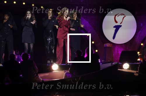 Amsterdam 5 mei 2026
5 mei Concert op de Amstel voor bevrijdingsdag . Koning Willem Alexander en Koningin Maxima zijn aanwezig .
Tineke Schouten en Splinter Chabot presenteren het . De artiesten die opterden zijn Roxeanne Hazes Acda en de Munnik Miss Envy Peru Edsilia Rombley Rolf Sanches en Fleur Raateland . Jamai Looman is dirigent .