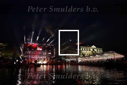 Amsterdam 5 mei 2026
5 mei Concert op de Amstel voor bevrijdingsdag . Koning Willem Alexander en Koningin Maxima zijn aanwezig .
Tineke Schouten en Splinter Chabot presenteren het . De artiesten die opterden zijn Roxeanne Hazes Acda en de Munnik Miss Envy Peru Edsilia Rombley Rolf Sanches en Fleur Raateland . Jamai Looman is dirigent .