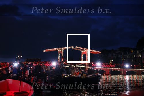 Amsterdam 5 mei 2026
5 mei Concert op de Amstel voor bevrijdingsdag . Koning Willem Alexander en Koningin Maxima zijn aanwezig .
Tineke Schouten en Splinter Chabot presenteren het . De artiesten die opterden zijn Roxeanne Hazes Acda en de Munnik Miss Envy Peru Edsilia Rombley Rolf Sanches en Fleur Raateland . Jamai Looman is dirigent .