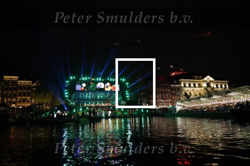 Amsterdam 5 mei 2026
5 mei Concert op de Amstel voor bevrijdingsdag . Koning Willem Alexander en Koningin Maxima zijn aanwezig .
Tineke Schouten en Splinter Chabot presenteren het . De artiesten die opterden zijn Roxeanne Hazes Acda en de Munnik Miss Envy Peru Edsilia Rombley Rolf Sanches en Fleur Raateland . Jamai Looman is dirigent .