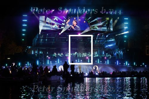 Amsterdam 5 mei 2026
5 mei Concert op de Amstel voor bevrijdingsdag . Koning Willem Alexander en Koningin Maxima zijn aanwezig .
Tineke Schouten en Splinter Chabot presenteren het . De artiesten die opterden zijn Roxeanne Hazes Acda en de Munnik Miss Envy Peru Edsilia Rombley Rolf Sanches en Fleur Raateland . Jamai Looman is dirigent .