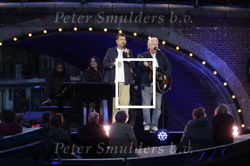 Amsterdam 5 mei 2026
5 mei Concert op de Amstel voor bevrijdingsdag . Koning Willem Alexander en Koningin Maxima zijn aanwezig .
Tineke Schouten en Splinter Chabot presenteren het . De artiesten die opterden zijn Roxeanne Hazes Acda en de Munnik Miss Envy Peru Edsilia Rombley Rolf Sanches en Fleur Raateland . Jamai Looman is dirigent .